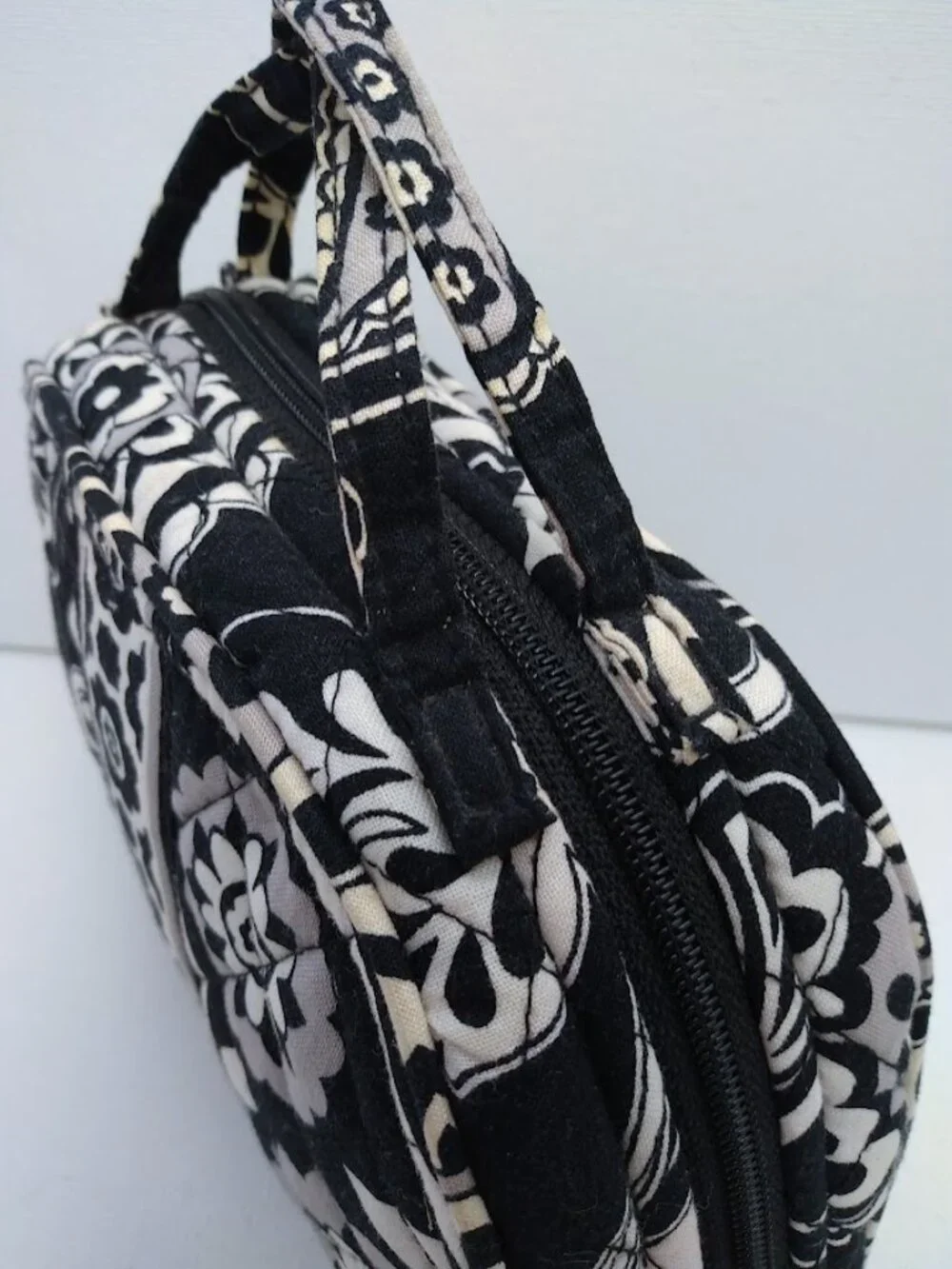 Vera Bradley Jewelry & Cosmetic Travel Bag Black Gray & White Handles FLAWS